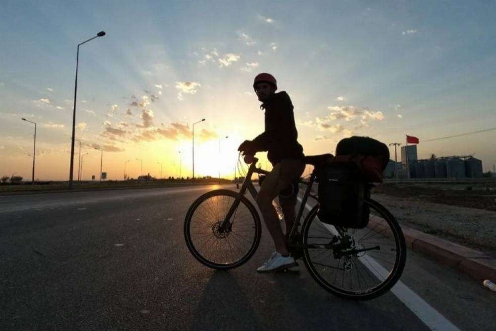 İzmir'den Ağrı'ya 24 g&uuml;n pedal &ccedil;evirdi