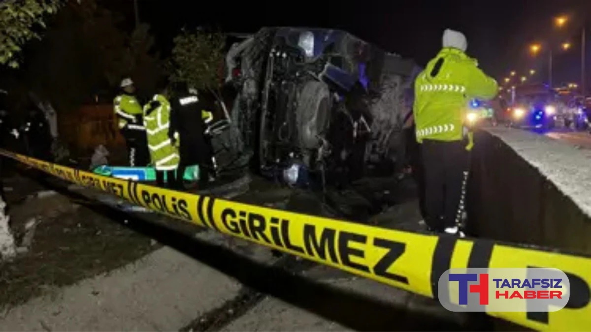 Adana'da sabah saatlerinde  otob&uuml;s devrildi, 8 kişi yaralandı