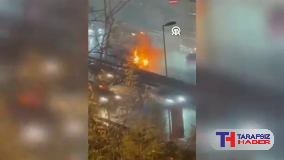 Alev alan aracı k&ouml;pr&uuml;den ge&ccedil;en tanker s&ouml;nd&uuml;rd&uuml;