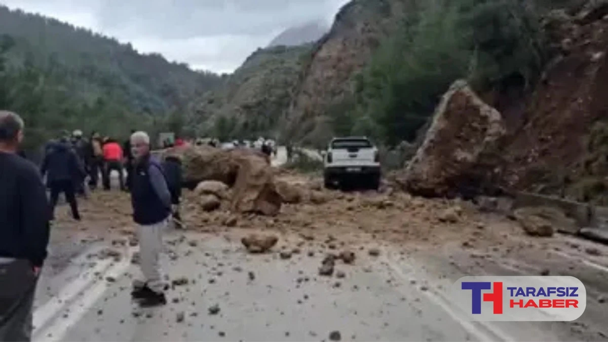 Facia ucuz atlatıldı. Dev kayalar yola d&uuml;şt&uuml;