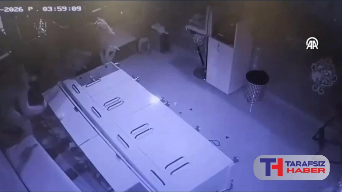 Forkliftle soyup eşekle ka&ccedil;tı!