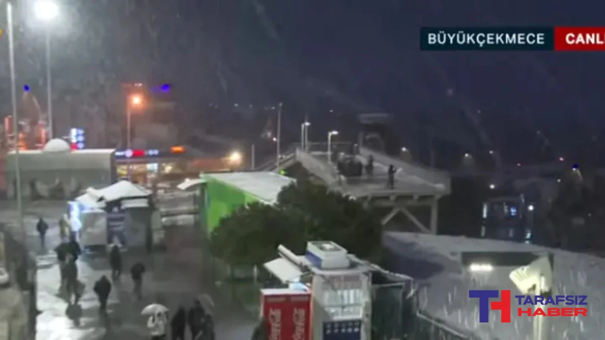 Kar yağışı Silivri'den giriş yaptı, İstanbul'a ulaştı! Okulların tatil edildiği İstanbul'da son durum