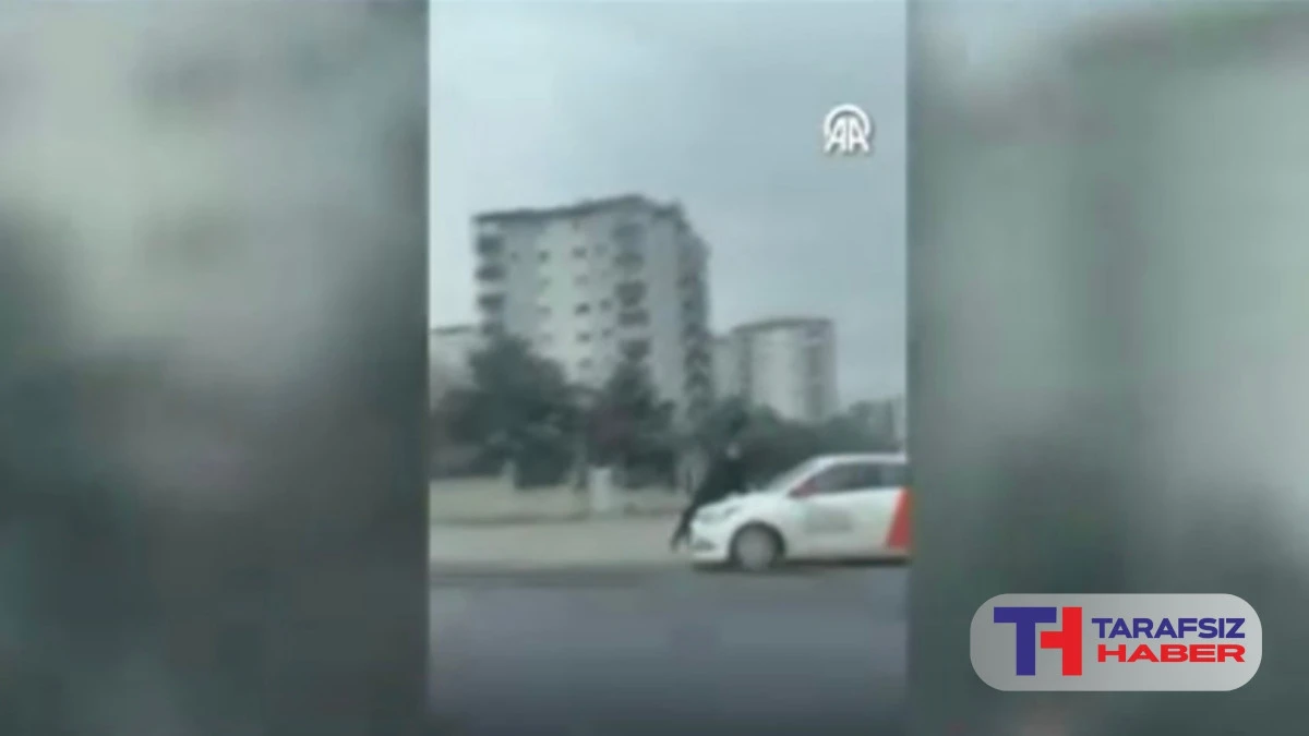 Tartışma sonrası aracın kaputunda metrelerce s&uuml;r&uuml;klendi