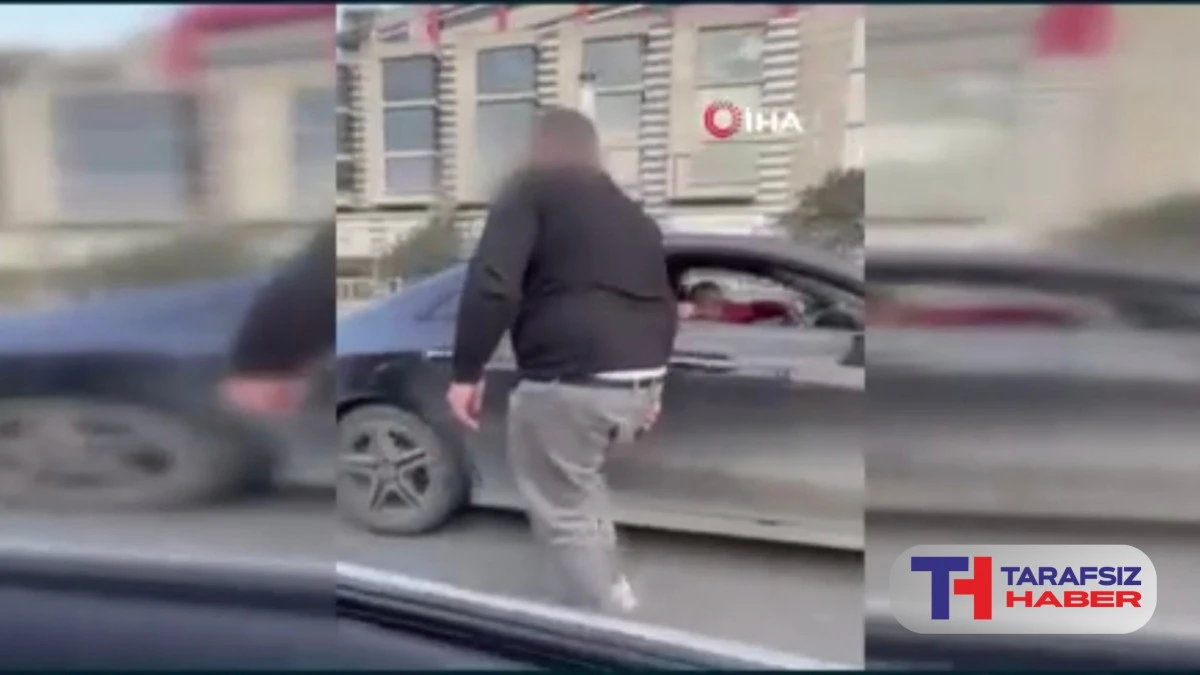 Trafikte dehşet. Minib&uuml;s şof&ouml;r&uuml; bı&ccedil;ak &ccedil;ekti, tutuklandı