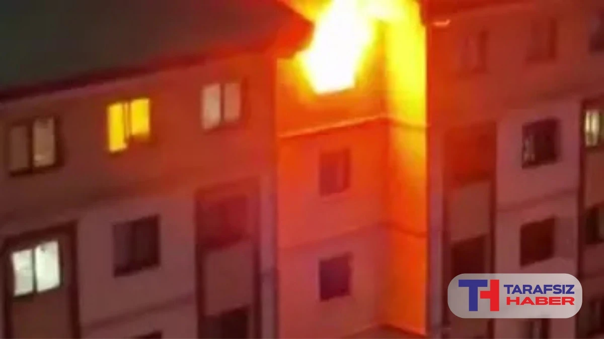 Yangın &ccedil;ıkan dairede t&uuml;p patladı: Mahsur kalan 13 kişi kurtarıldı